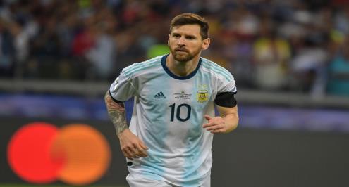 ميسي يبحث عن هدفه الأول في المواجهات الرسمية مع السامبا 